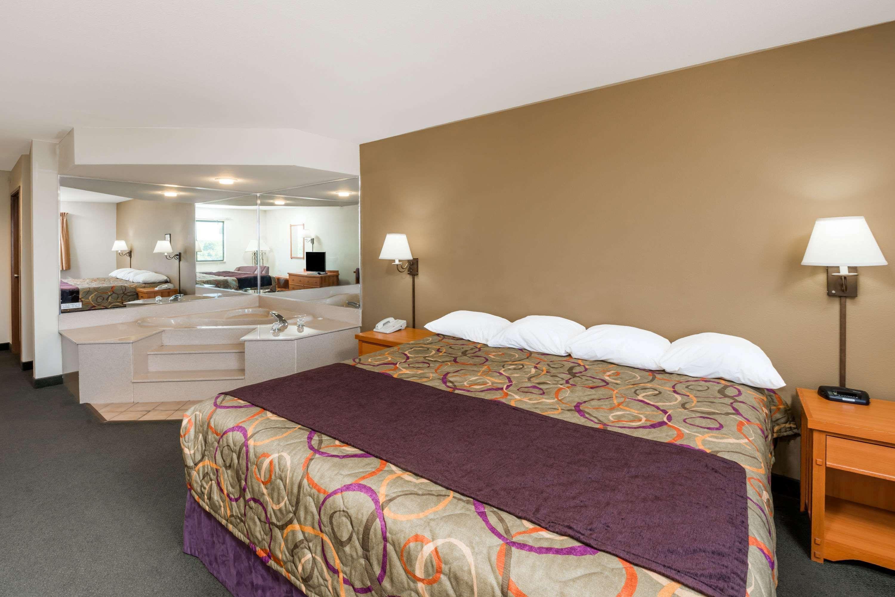 Super 8 By Wyndham Columbia East Hotell Exteriör bild