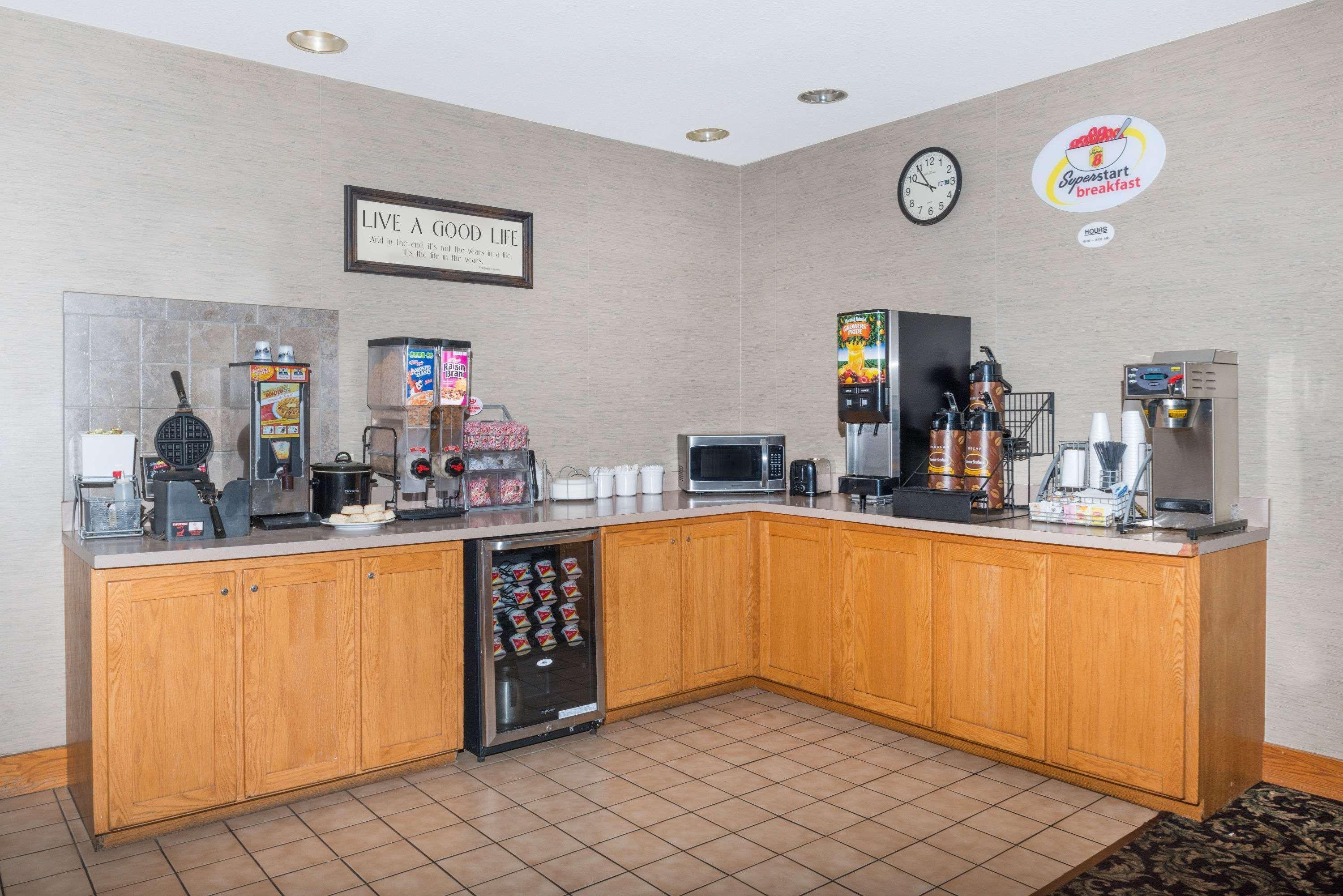 Super 8 By Wyndham Columbia East Hotell Exteriör bild