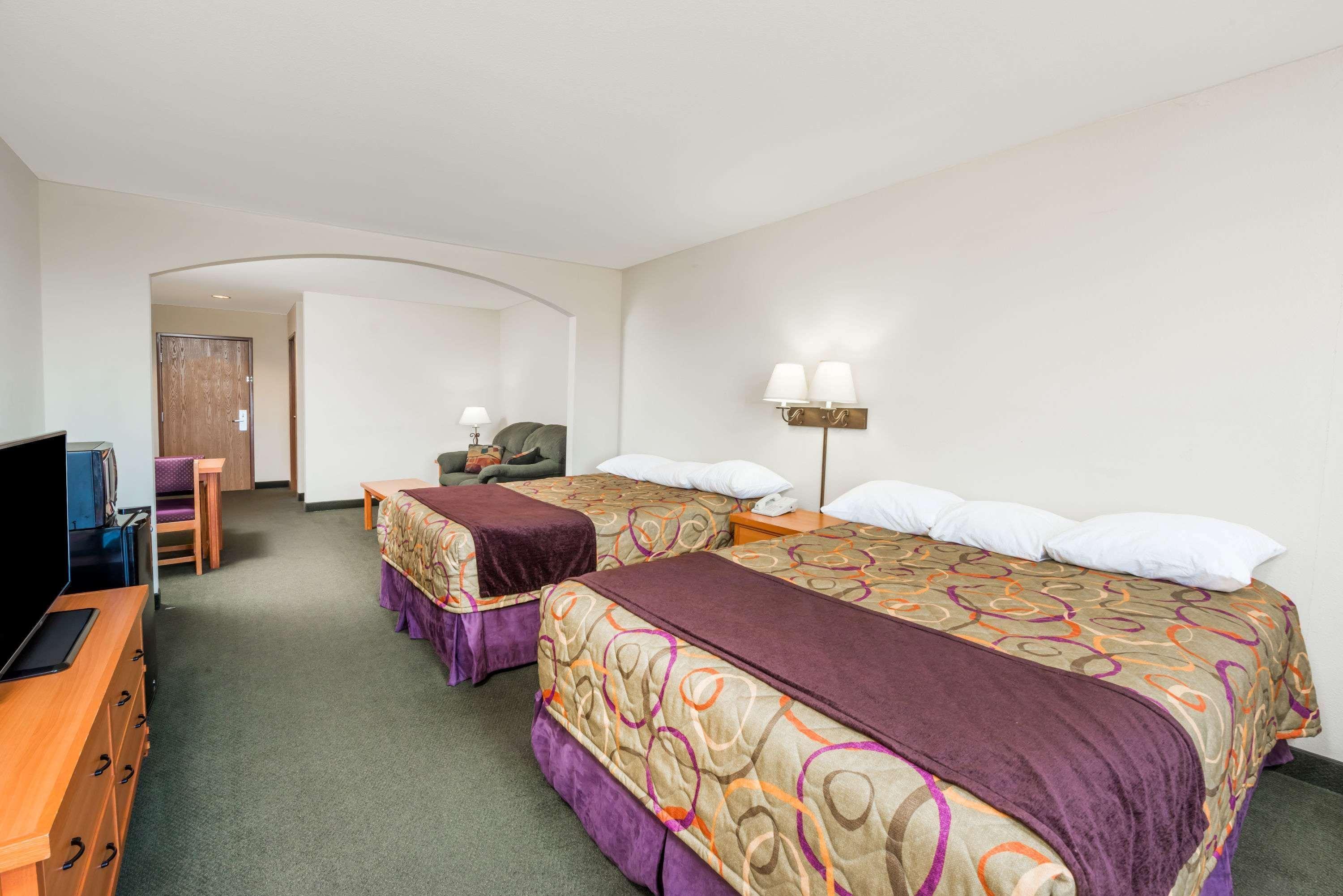 Super 8 By Wyndham Columbia East Hotell Exteriör bild